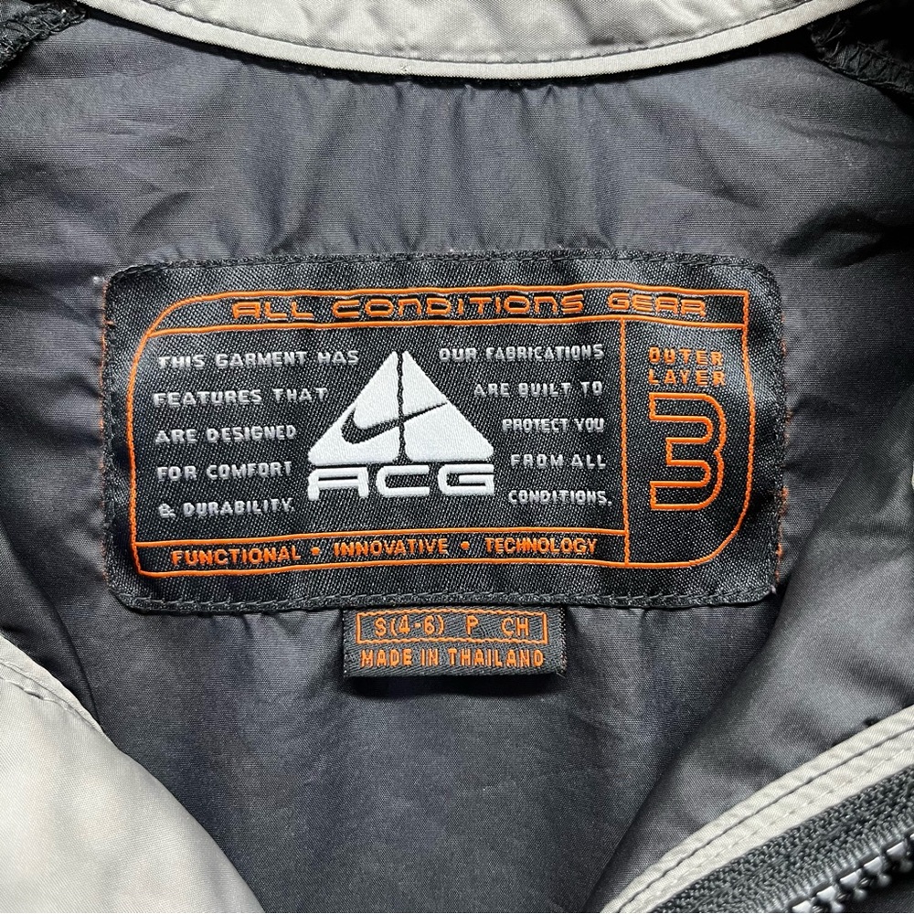 Vintage Nike ACG Black Packable Windbreaker Womens Size S - Picture 11 of 12